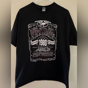Gildan Men’s Vintage Genuine 1980 aged to perfection graphic T shirt size XL